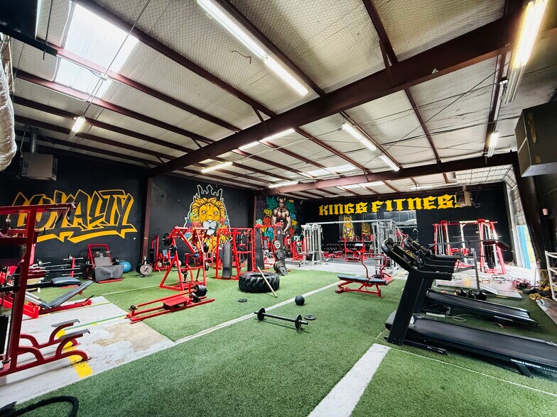 More Photos Of 1610 Wynn Joyce Rd, Garland Freestanding For Sale