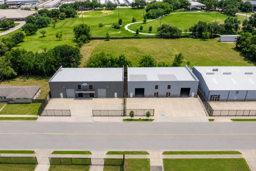 More Photos Of 9009 Pagewood Ln, Houston Warehouse For Sale