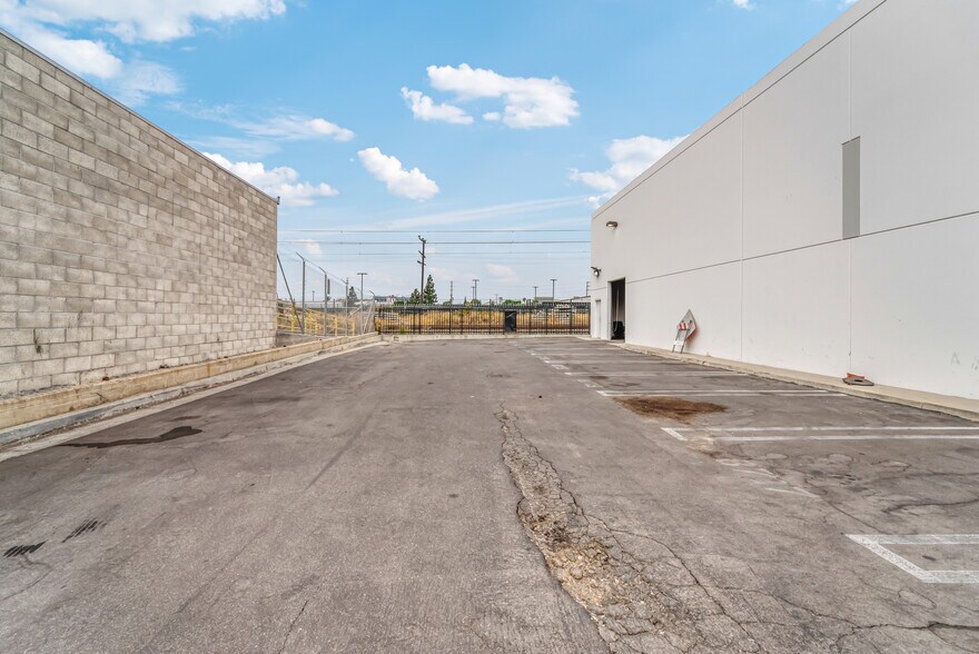 More Photos Of 8721 Aviation Blvd, Inglewood Manufacturing For Lease