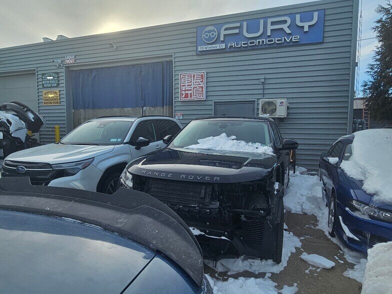 More Photos Of 15 Windsor Ct, Mineola Warehouse For Sale