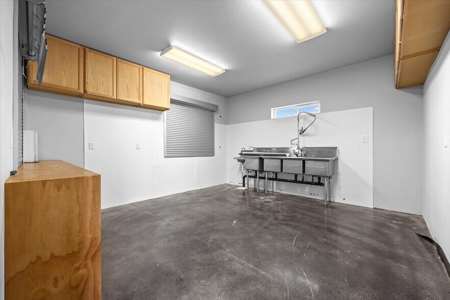 More Photos Of 4771 W Van Giesen St, West Richland Light Distribution For Lease