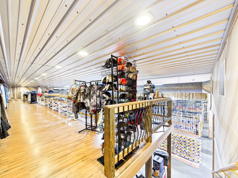 More Photos Of 13520 Emerson Ave, Williamstown General Retail For Sale