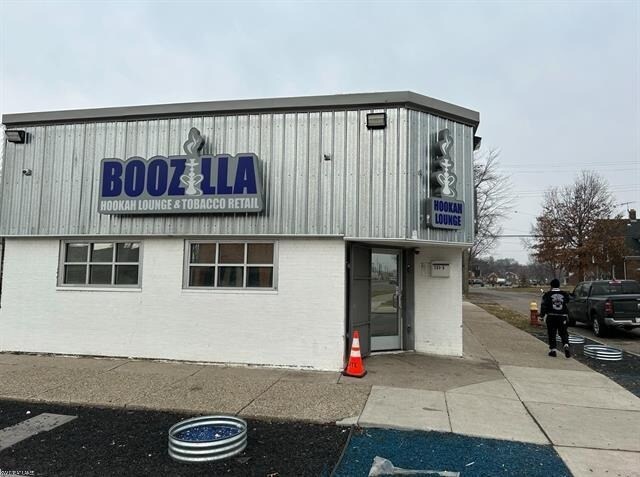 More Photos Of 15125 Harper Ave, Detroit General Retail For Sale