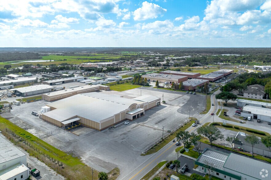 More Photos Of 2443 Commerce Point Dr, Lakeland Light Manufacturing For Lease