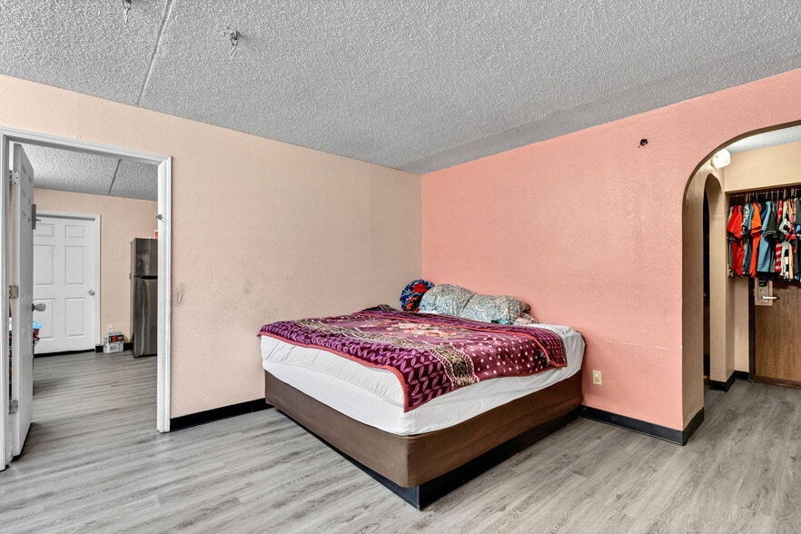 More Photos Of 3232 N Summit St, Arkansas City Hotel For Sale