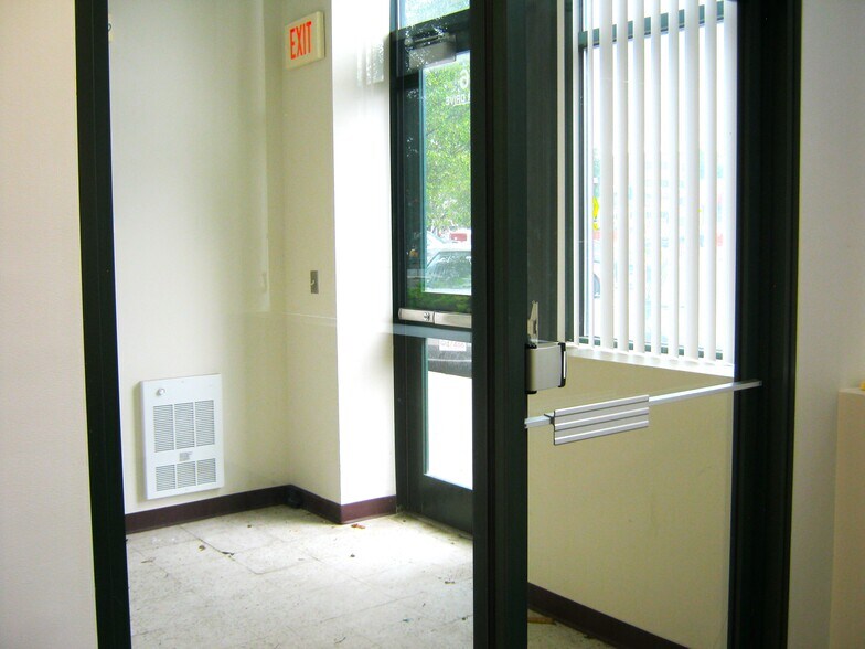 More Photos Of 166 Boulder Dr, Fitchburg Light Manufacturing For Lease
