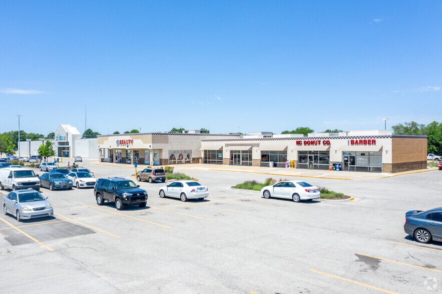 More Photos Of 2000-2140 E Santa Fe St, Olathe Unknown For Lease