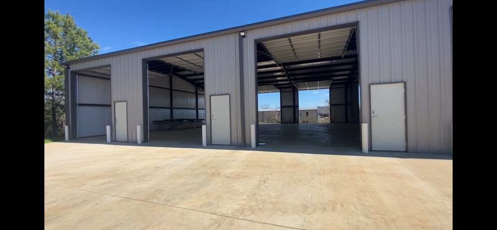 More Photos Of 4097 US Highway 271, Tyler Warehouse For Lease
