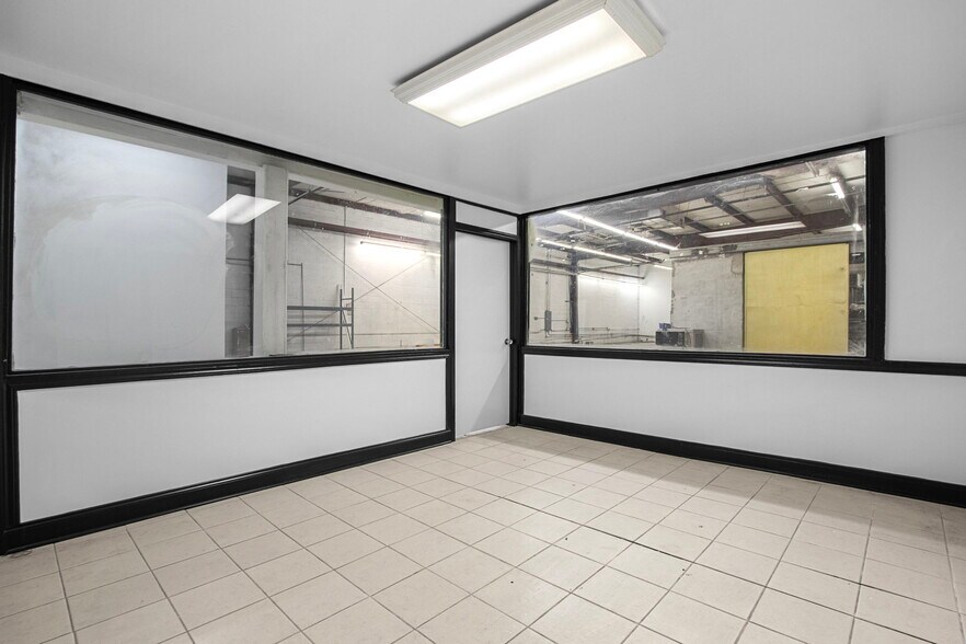 More Photos Of 6816 Larkwood Dr, Houston Industrial For Sale
