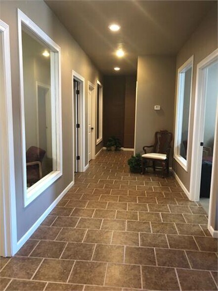 More Photos Of 1112 Nolan Trce, Leesville Office For Lease