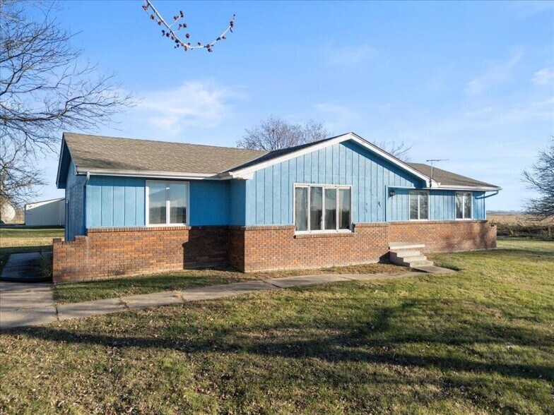 More Photos Of 21551 270th St, Mc Clelland Office For Sale