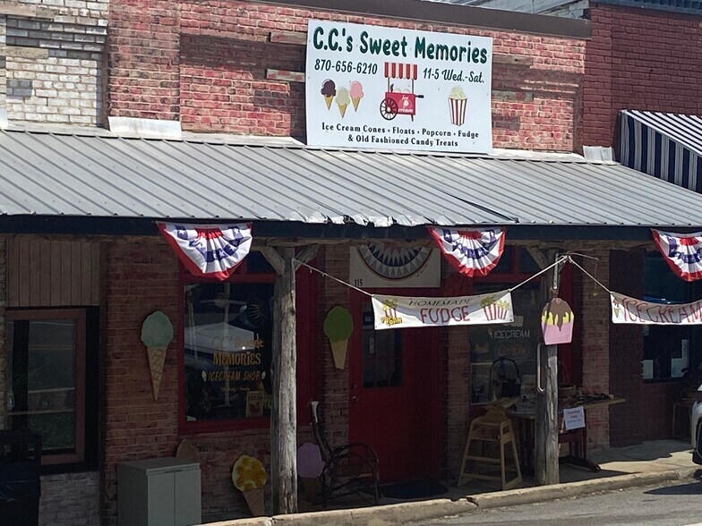 More Photos Of Main St, Calico Rock Storefront For Sale