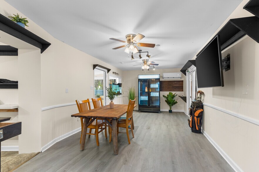 More Photos Of 16011 Cobb Island Rd, Newburg Garden Center For Lease