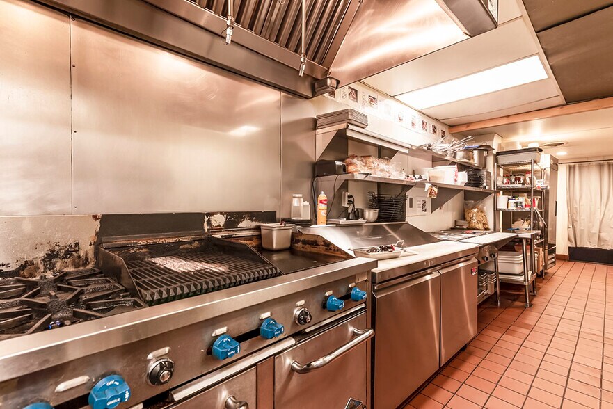 More Photos Of 1607-1609 10th St, Monroe General Retail For Sale