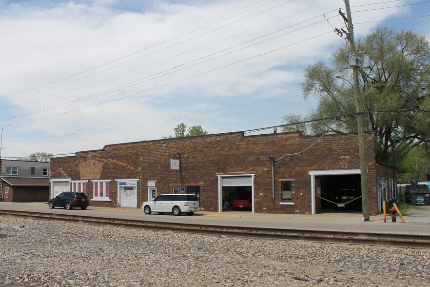 Primary Photo Of 123 E Hydraulic St, Yorkville Warehouse For Sale
