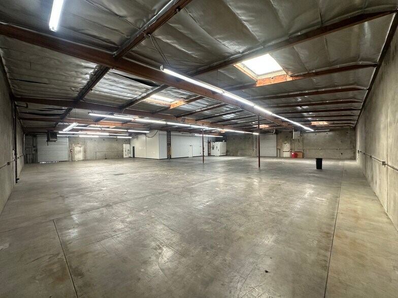 More Photos Of 13515 Excelsior Dr, Norwalk Warehouse For Lease