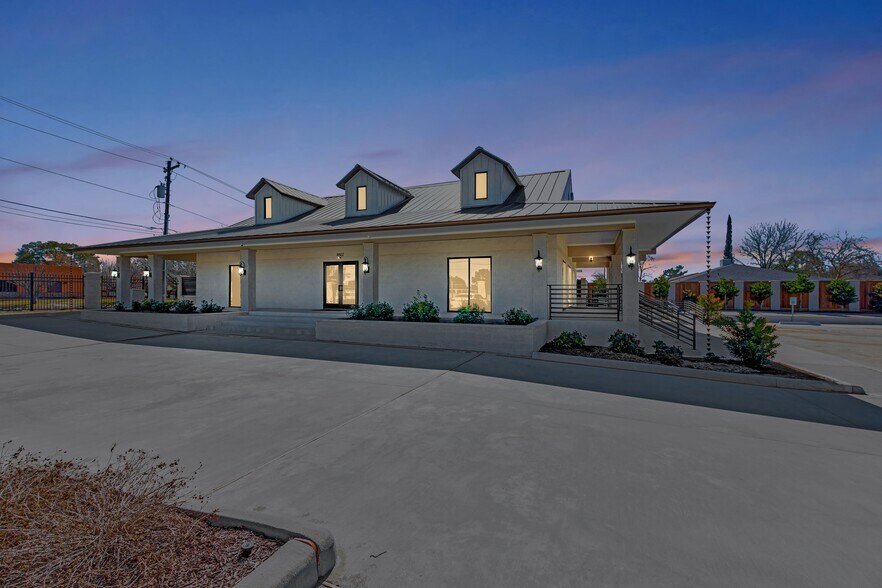 More Photos Of 8602 Spencer Hwy, La Porte Medical For Lease