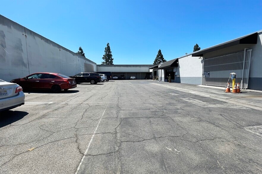 More Photos Of 3900-3912 S Broadway Pl, Los Angeles Manufacturing For Sale