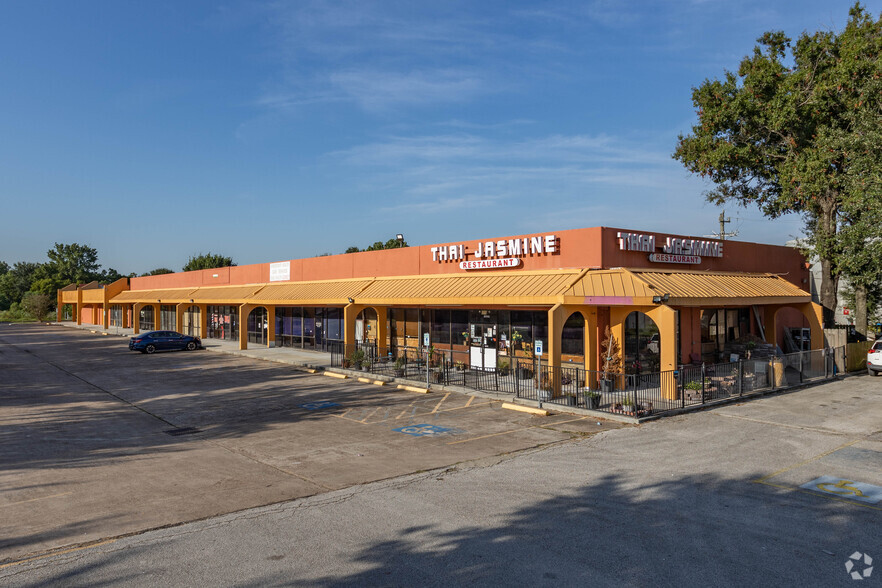 Primary Photo Of 10900-10910 Kingspoint Rd, Houston Freestanding For Lease