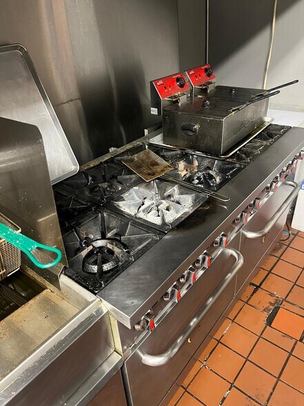 More Photos Of 1101-1103 W 36th St, Baltimore Storefront For Lease