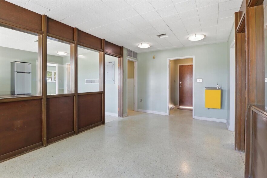 More Photos Of 18150 SE 72 Ave, Inglis Office For Sale