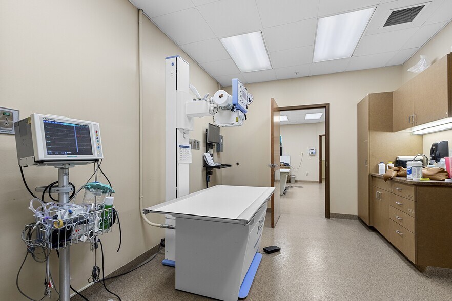 More Photos Of 4706 New Horizons Blvd, Appleton Medical For Sale