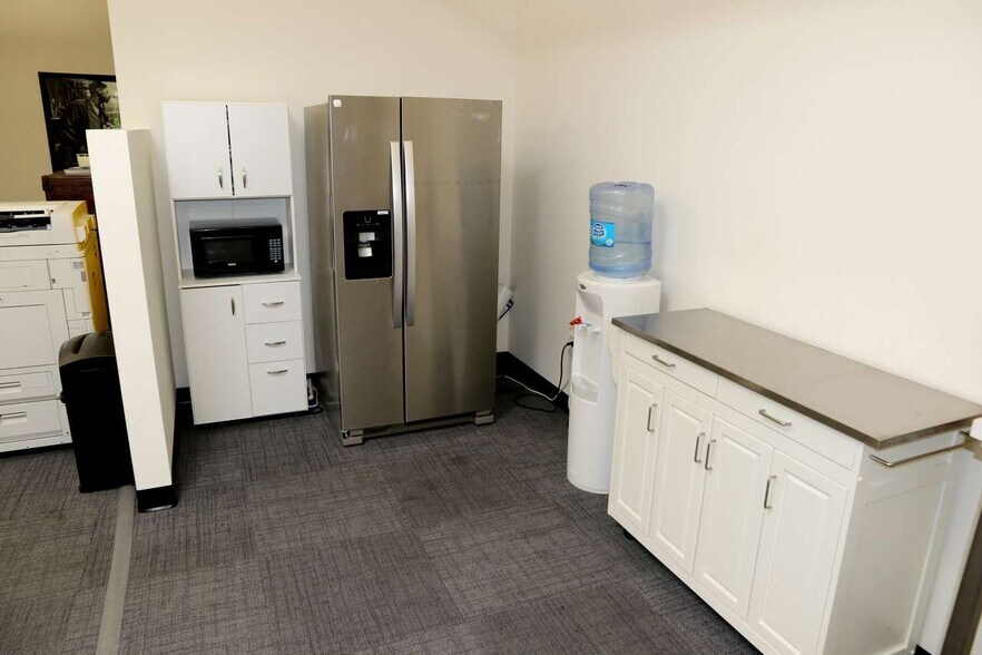 More Photos Of 3975 Landmark St, Culver City Warehouse For Lease