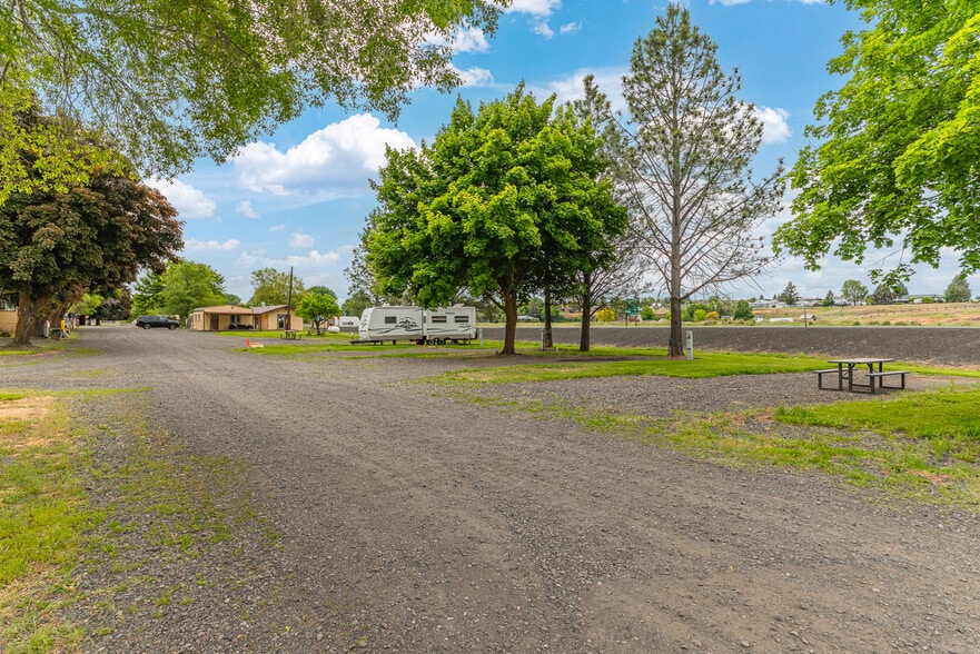 More Photos Of 14 Portland St NW, Wilbur Trailer Camper Park For Sale