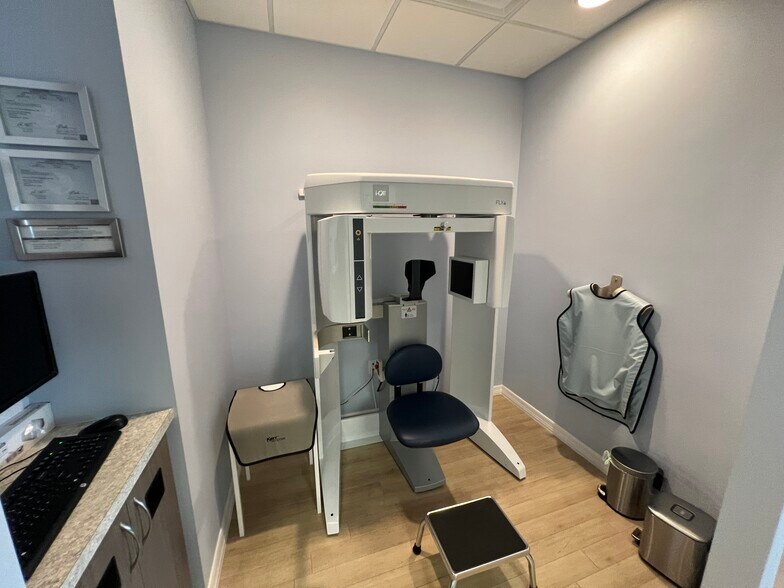 More Photos Of 13135 Kings Lake Dr, Gibsonton Medical For Lease