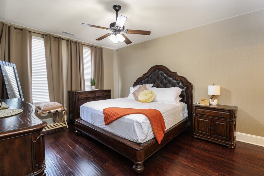 More Photos Of , Marietta General Retail For Sale