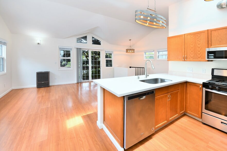 More Photos Of 534 Adams St, Albany Apartments For Sale