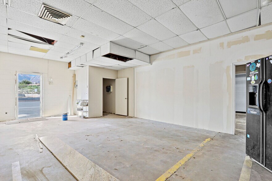 More Photos Of 9109 Dyer St, El Paso Storefront For Lease