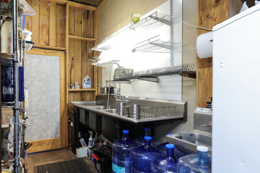 More Photos Of 16454 Appalachian Hwy, Thomas Restaurant For Sale