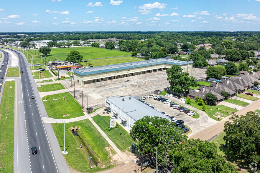 More Photos Of 6413 Johnston St, Lafayette Storefront For Lease