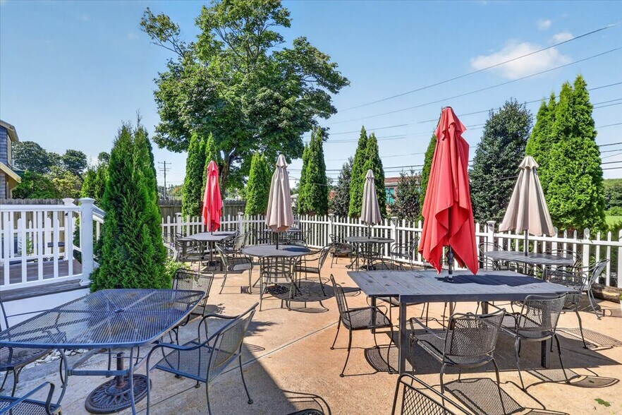 More Photos Of 11 E Pattagansett Rd, Niantic Restaurant For Sale