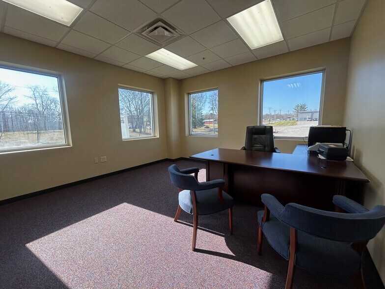 More Photos Of 40 Triplett Dr, London Warehouse For Lease