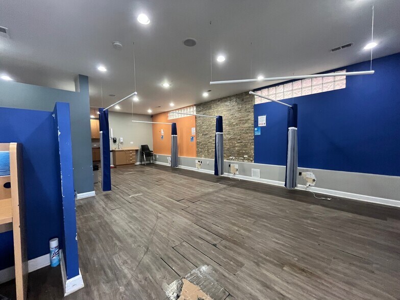 More Photos Of 1719 W 18th St, Chicago Storefront Retail Residential For Lease