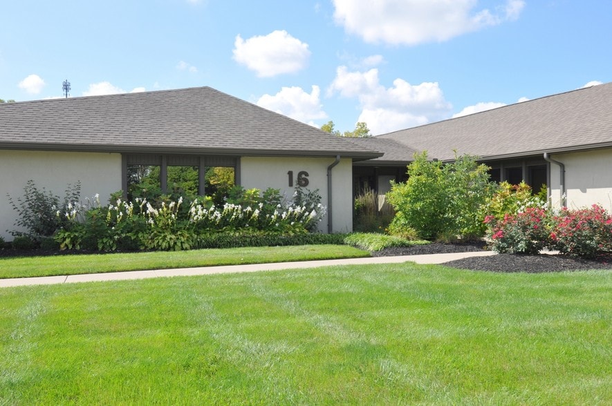 More Photos Of 16 W Wenger Rd, Englewood Medical For Lease