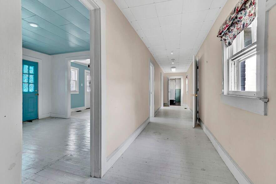 More Photos Of 12117 Highway 221, Woodruff Office For Sale