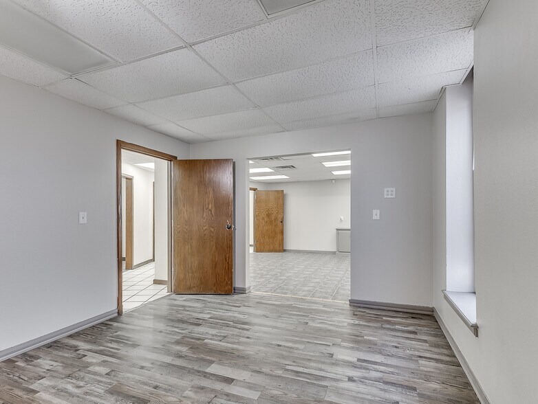 More Photos Of 901 N Virginia Ave, Oklahoma City Manufacturing For Sale
