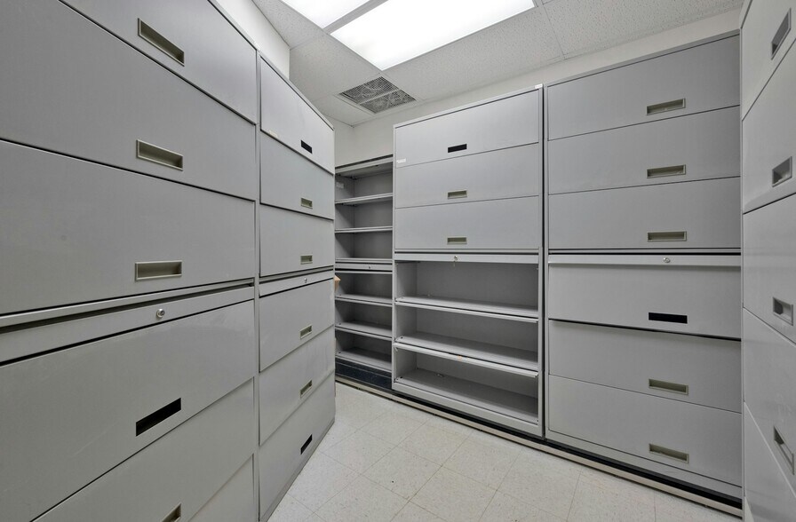 More Photos Of 970 N Broadway, Yonkers Medical For Lease