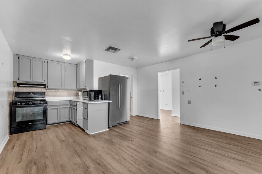 More Photos Of 12149 State Highway 99W, Red Bluff Self Storage For Sale