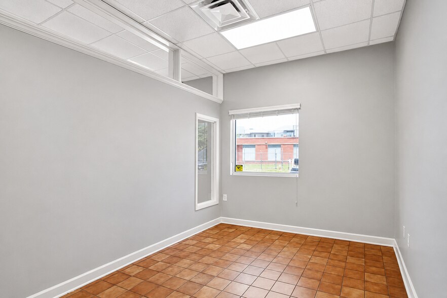 More Photos Of 1840 River Oaks Rd, Jacksonville Warehouse For Sale