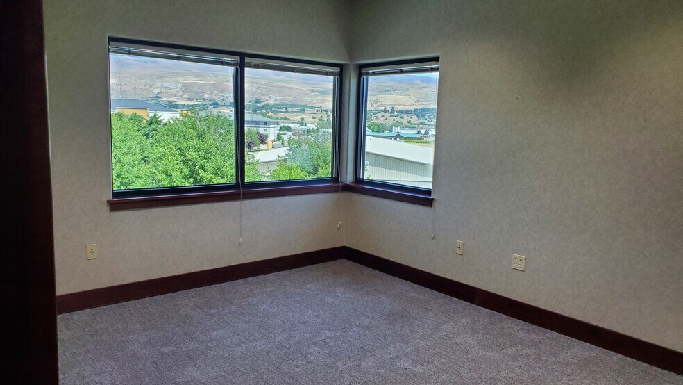 More Photos Of 123 Easy St, Wenatchee Office For Lease