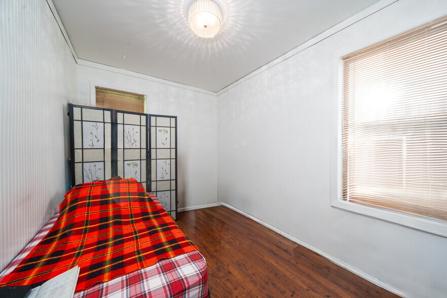 More Photos Of 103-105 Devon St, Kearny Apartments For Sale