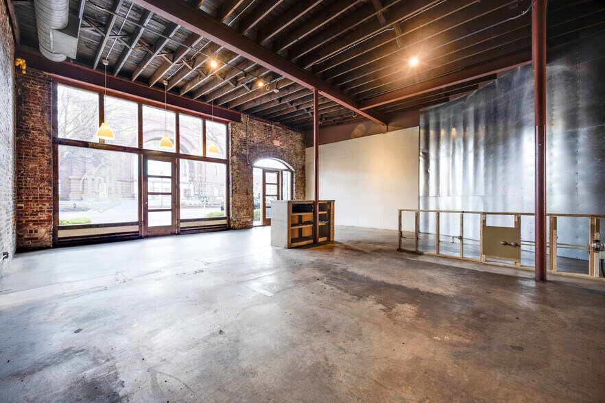 More Photos Of 1437 Market St, Chattanooga Storefront For Lease