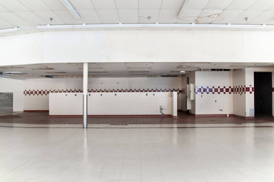 Primary Photo Of 701 Riverside Ave, Waycross Unknown For Sale