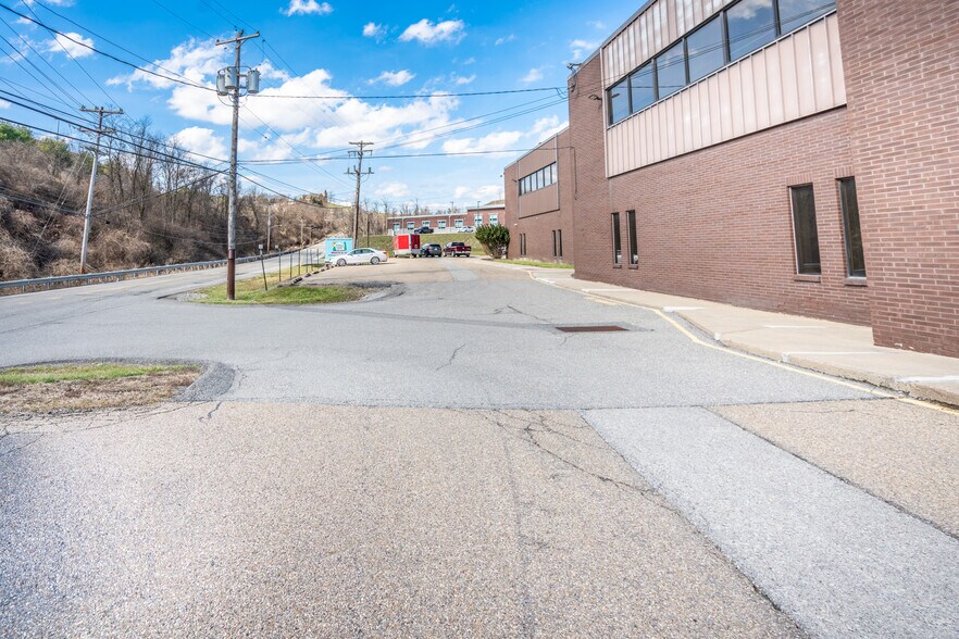 More Photos Of 1000 Church Hill Rd, Pittsburgh Office For Lease