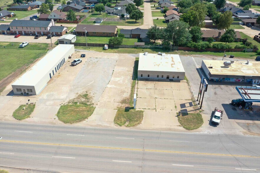More Photos Of 400 E Jack Choate Ave, Hennessey Office For Sale