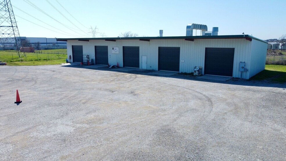More Photos Of 13189 Harmon Rd, Fort Worth Warehouse For Sale
